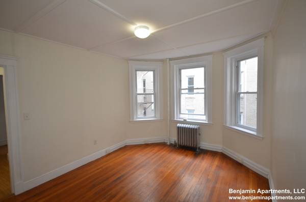 $2,175 NO FEE> Fenway studio w/ Heat HW included. Avail NOW (Fenway)63996690391683120
