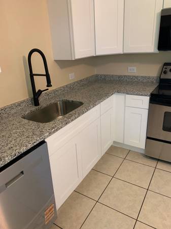 $1,950 / 2br - 1000ft2 - Pl dos dormitorios, lavandería privada superior y garaje (Plainfield)63844193342979122