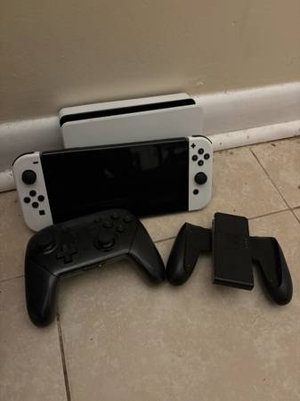 Nintendo Switch OLED 1