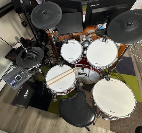 Acoustic/Electronic Drum Kit - Yamaha Stage Custom/Roland TD-17 1