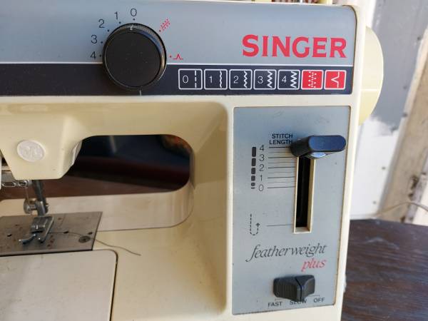 Singer Featherweight Sewing Machine Model 324 - $50 (Santa Clarita)62926959463553121