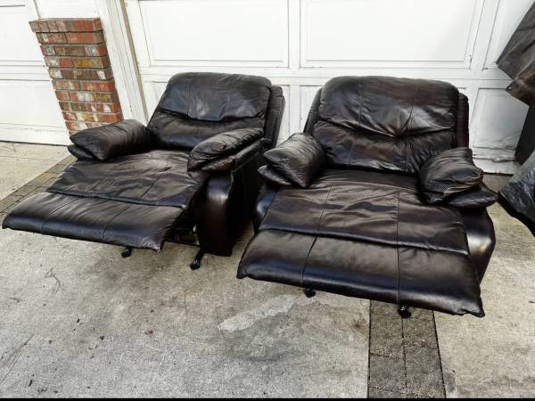 Leather Lounge/Recliner 1