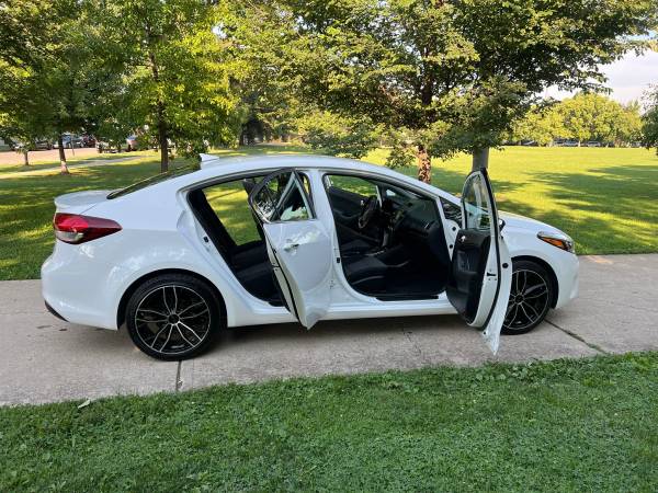 Kia forte 2017 - $5,600 (Chicago)63624863618177124