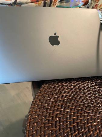 Apple MacBook Pro! 1