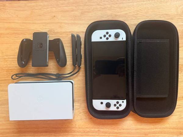 Nintendo Switch OLED 1