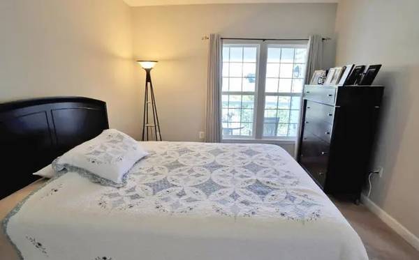 $1,000 / 1br - 897ft2 - Welcome to a Top-Floor condo in Brambleton! (Brambleton, VA)64040192162818124
