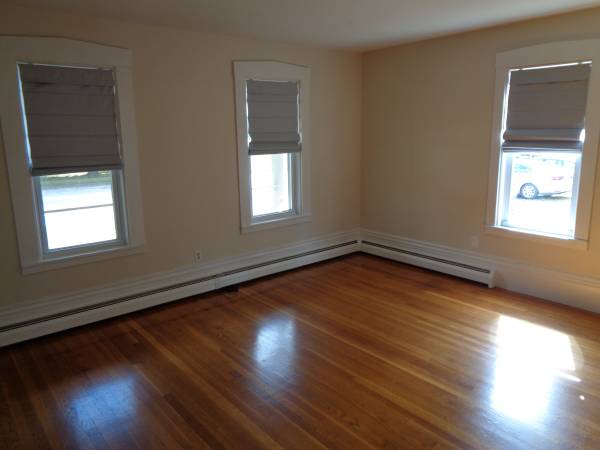 $2,950 / 2br - 1020ft2 - Large 2-3 Bed 1 1/2 Bath Fully Updated Parking Laundry HW Floors (Millis)63996547672706120