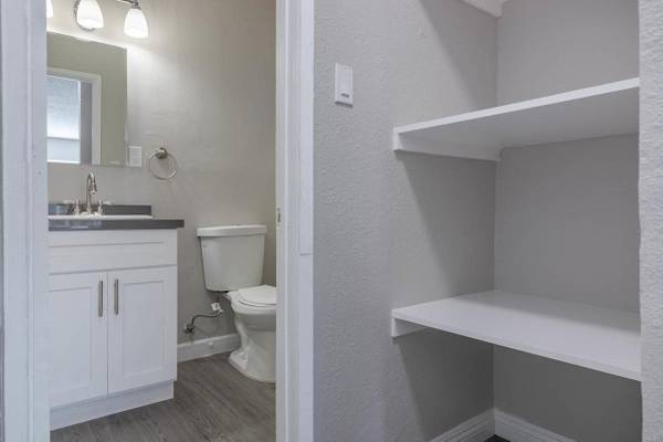 Wall A/C and Heat, Cable Ready, Efficient Appliances 1