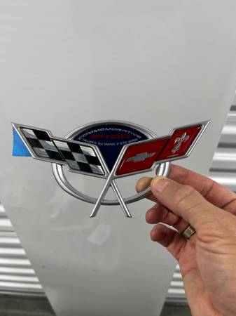 Commemorative Corvette 24 Hours of Le Mans – 2 GTS Wins Emblem 1