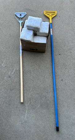MOP HANDLES / MOP HEADS NEW 1