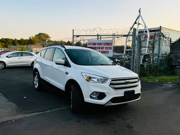 2018 Ford Escape SE 4WD CarFax limpio 2 dueños - $6,200 (Brooklyn)63654717658371122