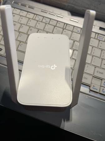 Never Used TP Link Wifi Extender 1