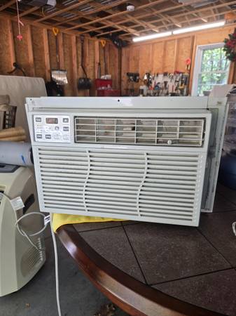 Small window air conditioner 1