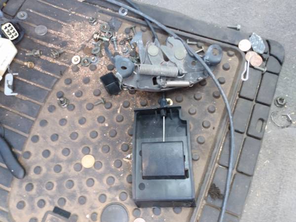 TITAN HOOD RELEASE ASSY 1