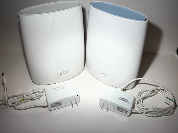Netgear ORBI RBR50 Wifi Router and RBS50 Add-On Satellite 1