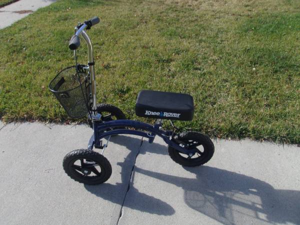 KneeRover Original Steerable All Terrain Knee Scooter 1