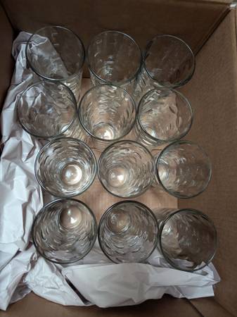 12 Glasses. New. Never Used. 1