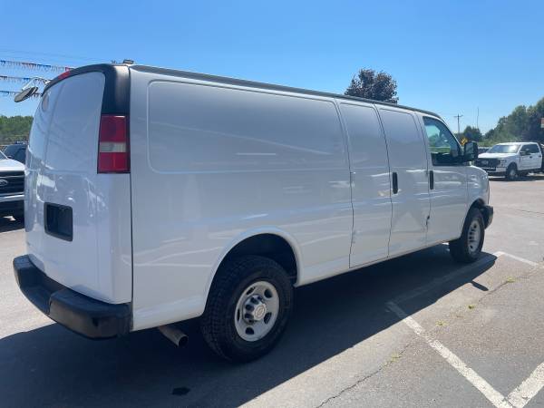 2010 Chevrolet Express 3500 Extended - Photo 7