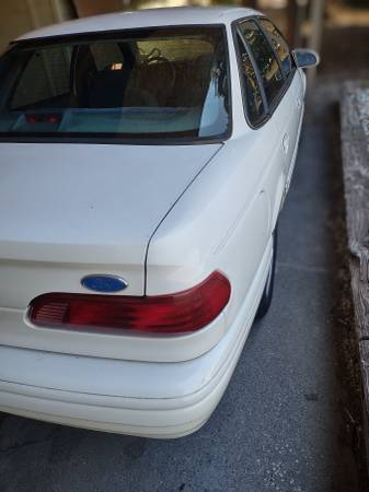 Classic 1995 Ford Taurus GL - $1,000 (Wenatchee)63442473156097122