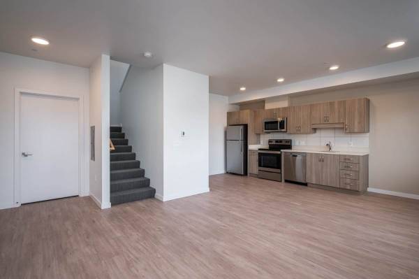 $2,049 / 2br - 1382ft2 - ¡Vida de lujo en The Byway! ¡Disponible 2 habs. / 2.5 baños! (Wood Village - a 5 minutos en auto del parque para perros de 1,000 acres)63841707419267120