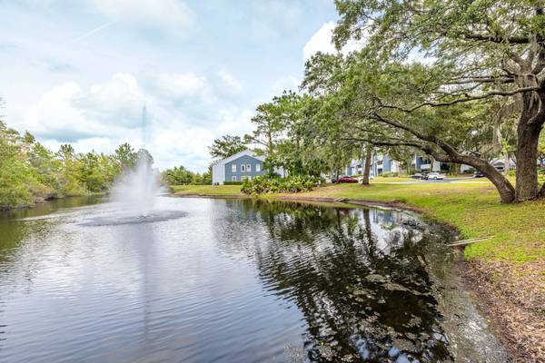 $2,199 / 3br - 1455ft2 - SPOOK-TACULAR DEALS! MOVE IN BY 10/17 & SAVE! (8401 Southside blvd, Jacksonville, FL)64005272194818124