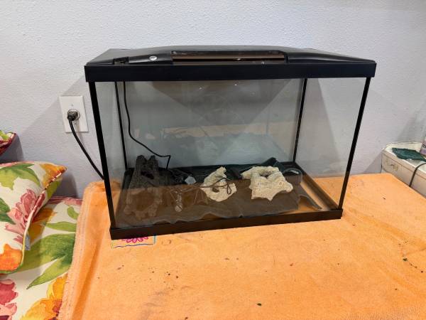 Fish Tank 20 Gallon 1