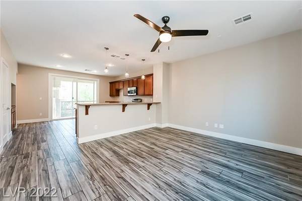 $399,900 / 2br - 1811ft2 - Casa ultra moderna de 3 pisos con muchas mejoras y *DECK EN LA AZOTEA* (SW - Mountains Edge)63859498933249123