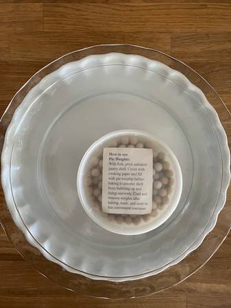 Juego de repostería (platos para tarta y quiche + pesos para tarta) - $20 (Harlem / Morningside)63471465945475120