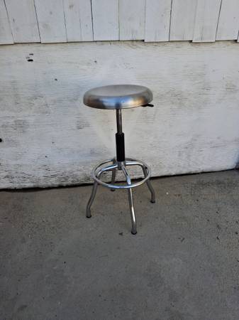 Aluminum bar stool adjustable 1