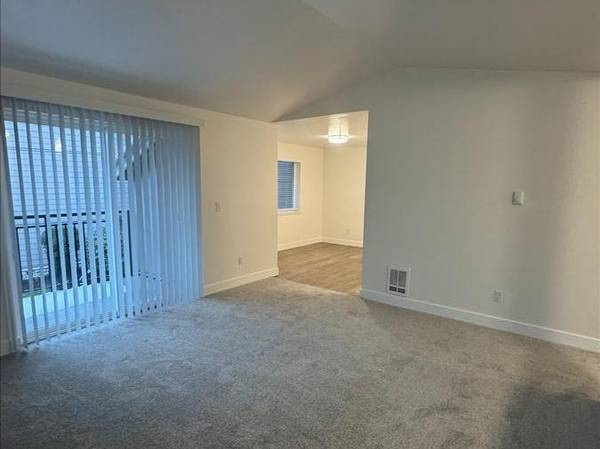 $2,112 / 2br - 922ft2 - Upgrades Throughout, Quartz Counter Tops, Dog Wash, Vaulted Ceilings63799908745475123