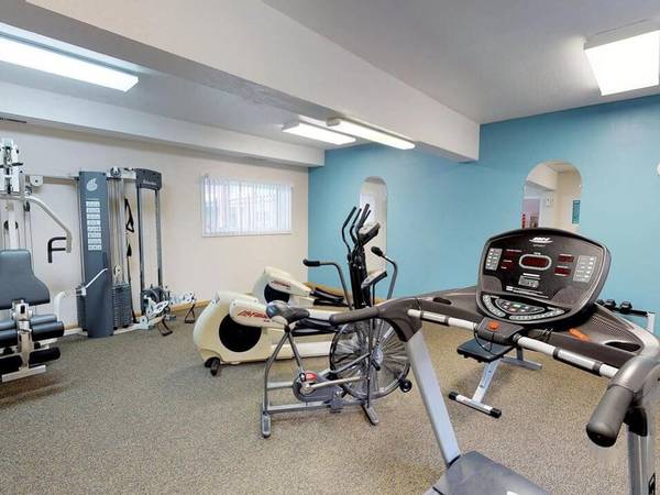 $1,040 / 2br - 770ft2 - Do you smell it? Fresh paint! (3915 Winona Way, Sioux City, IA)63849376496769124