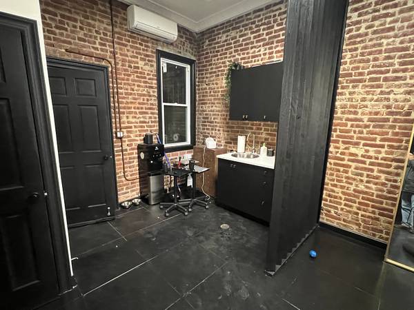 $3,000 / 1235ft2 - Maspeth Storefront on Busy Street! (Maspeth)63766023359619122