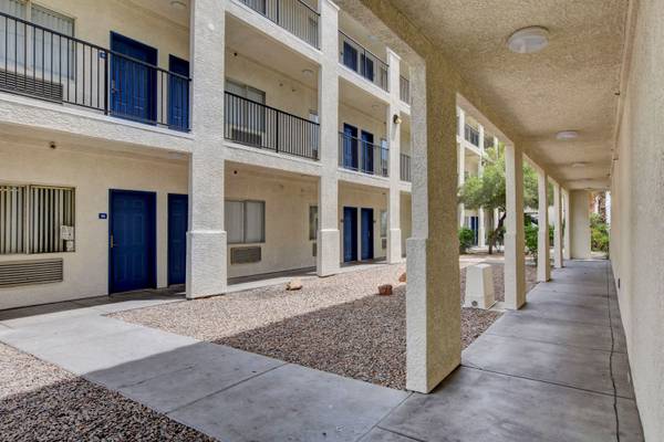 $353 / 1br - 580ft2 - One bedrooms available today! (2200 W. Bonanza Road, Las Vegas, NV)63859500782465124