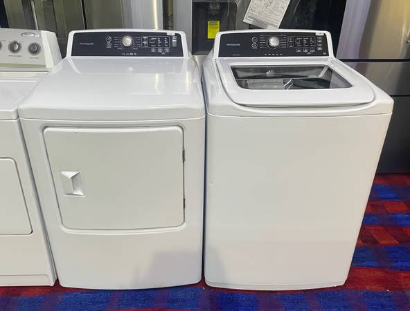 Frigidaire set Washer and  Gas Dryer 1