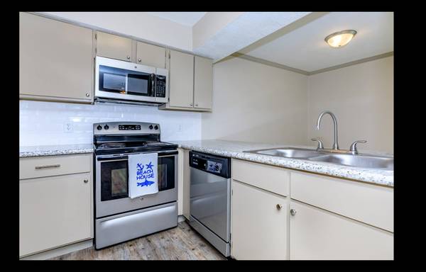 $1,674 / 2br - 1180ft2 - Gulf View and Canal View (Galveston, Texas)63812532404483124