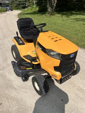 Cub Cadet - $1,800 (Cedarburg)63470460503939121