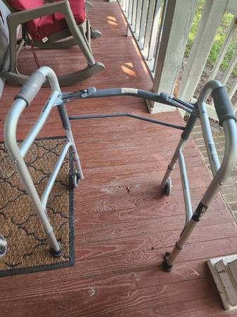 Used walker with removable tray 1
