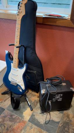 2004 Fender Stratocaster guitar, amp and accesories  (Made in USA) 1