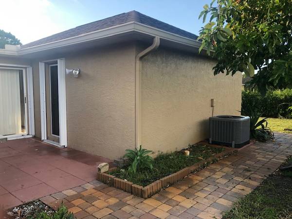 $1,350 / 540ft2 - Cozy in-law suite with private entrance centrally located between I-9563799881773443120