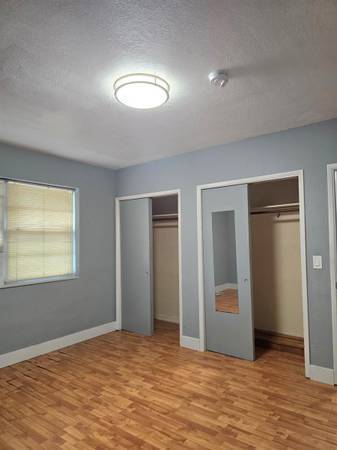 Efficiency Apartment Studio Room For Rent Cats Smoking Porch Yard 1