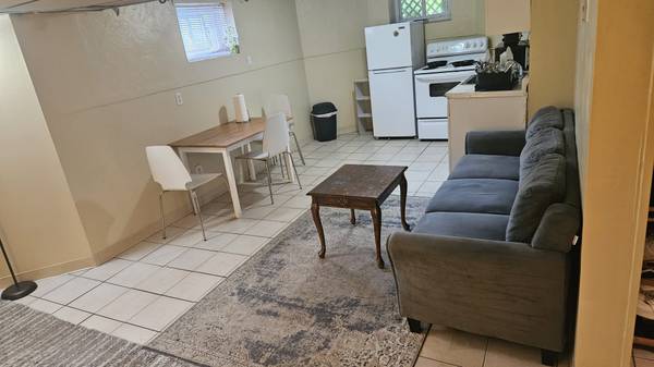 $1,400 / 1br - One bedroom inlaw apt everything included! (Medford)63996545180035120