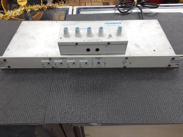 Furman Headphone Amp With Remote- HDS-6/HR-6- Reference # 196263-1 1