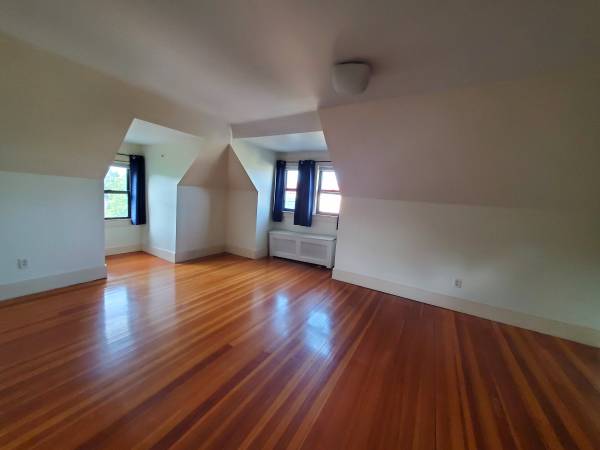 $2,900 / 3br - 1400ft2 - AVAILABLE NOW Spacious 3 Bedroom / 2 Full Bath in Downtown Northampton (Northampton)64017048105987124