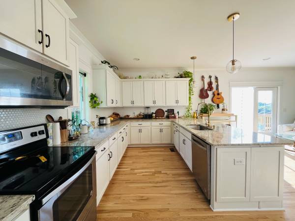 $1,500 / 2br - Beutiful 2bd 1.5 bath house in east- roommate long or short term (East Nashville)63904820659586120