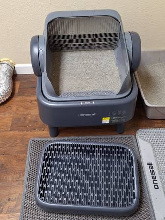 Oneisall Ease S1 Automatic Litter Box (barely used) 1