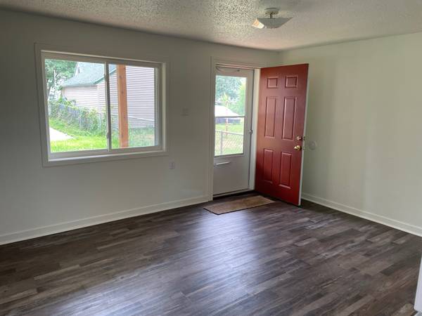 $1,422 / 3br - 931 B Euclid. Casa de 3 habitaciones en área privada (Beloit)63846721026305124