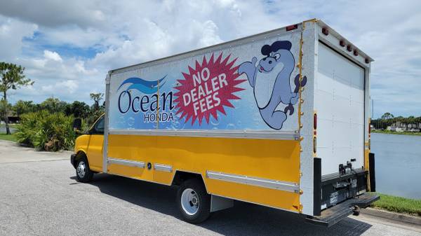 2008 GMC 3500 box truck low miles 1 OWNER - $12,900 (Clearwater)63443665674499122