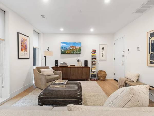 $3,500 / 2br - 1251ft2 - Exclusive Two Bedroom Apartment (Jeffries Point)63854287880961120