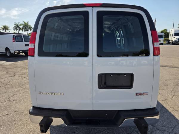 2024 GMC Savana - Photo 12