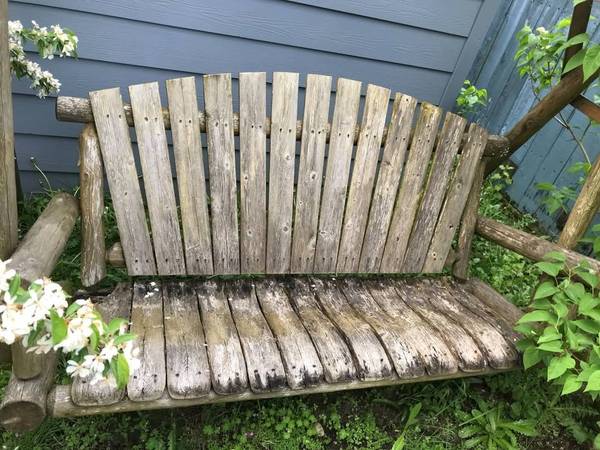 Columpio de madera estilo cabaña al aire libre - $200 (Seattle)63471460589185122